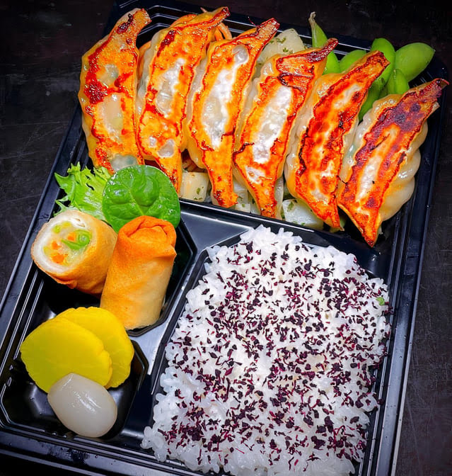 KAMINARI GYOZA BAR by null