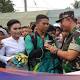 So Sweet! Anggota TNI di Palopo Lamar Kekasihnya Usai Terjun ... - Detikcom (Siaran Pers)