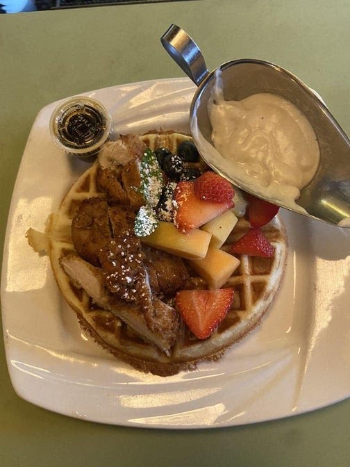 Mominette Bistro by null