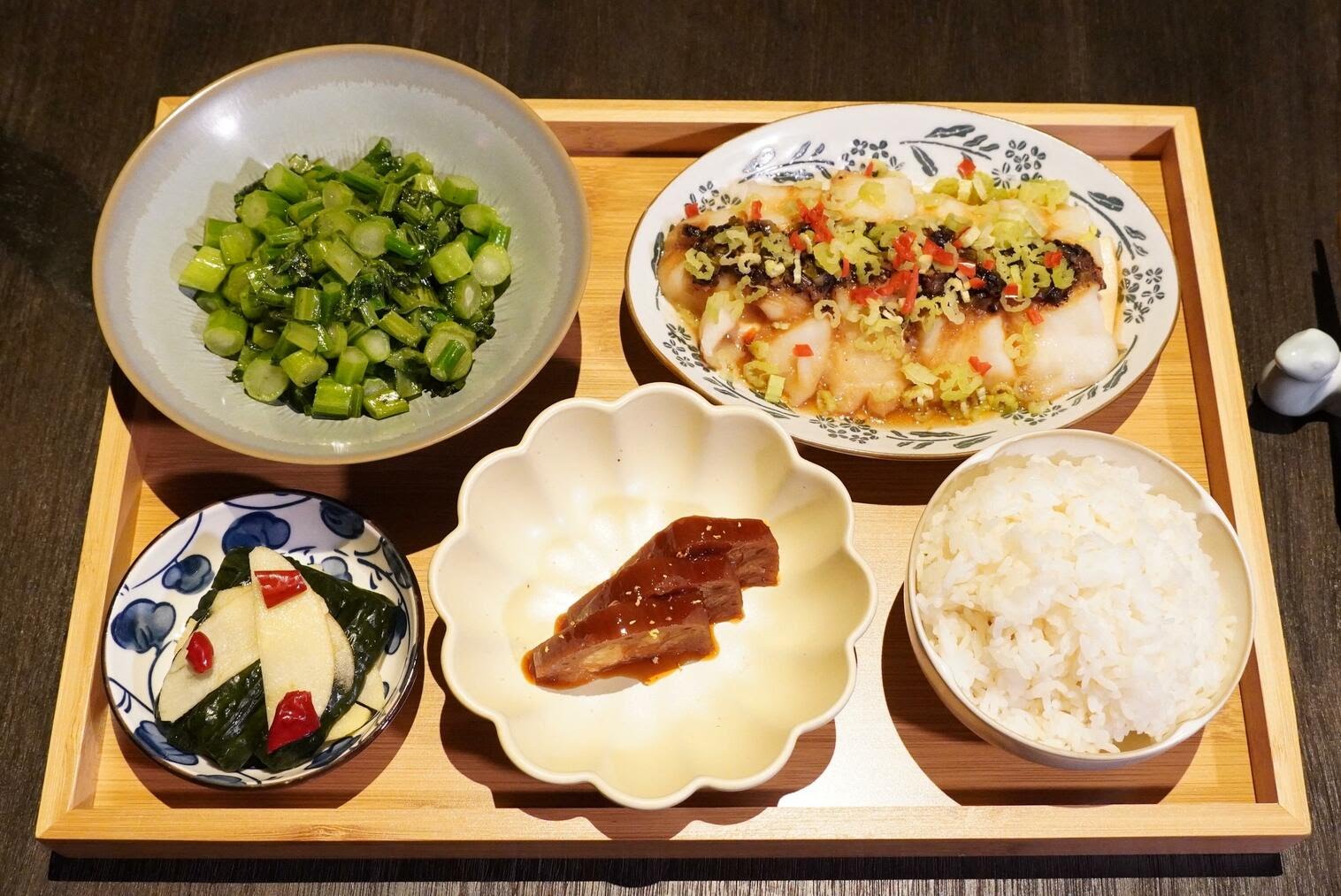 Grandma's Home 外婆家 by null