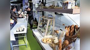 超熟カップル画像|高年収パワーカップルの「n＝1」購買データ公開 コンビニで爆買い：日経クロストレンド