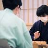 藤井聡太王位が勝ち、1勝1敗のタイに 王位戦七番勝負