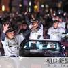 【写真まとめ】オリックスが優勝パレード 光り輝く御堂筋に多くの人