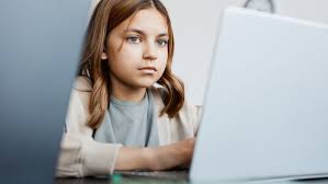 12 jährige nackt|Selbstbefriedigung: Wie Kinder ihren Körper erkunden - Spektrum der  Wissenschaft