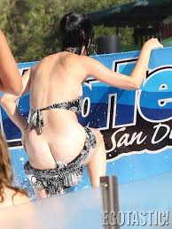 Wardrobe malfunction in public quality jpg x Wardrobe malfunction ass