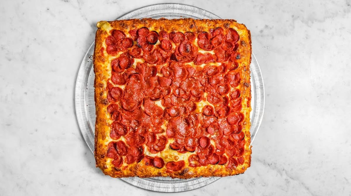 F&F Pizzeria by null