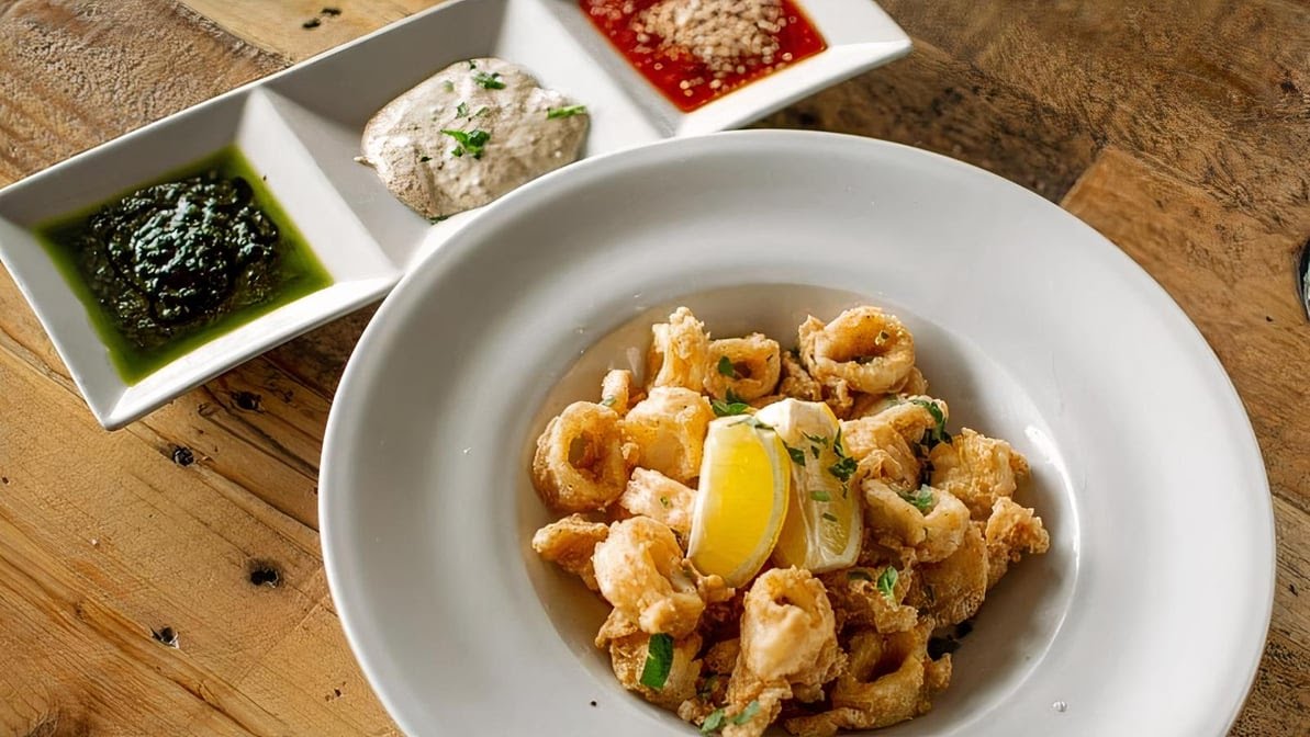 Crust Pizzeria by null