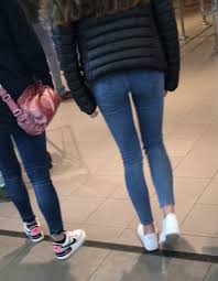 Candid tiny ass|Tiny ass in leggings - Voyeur Videos