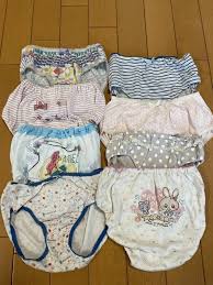 女子小学生染みパンツ|