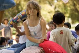 Preteen|Badminton girl asian preteen model posing with racket full length portrait  isolated on white. Young badminton or tennis player. Fashionable  sportswear, sports and active childhood, healthy lifestyle の Stock フォト |  Adobe