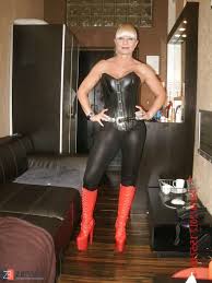 Latex strapon domina jpg x Strapon domina
