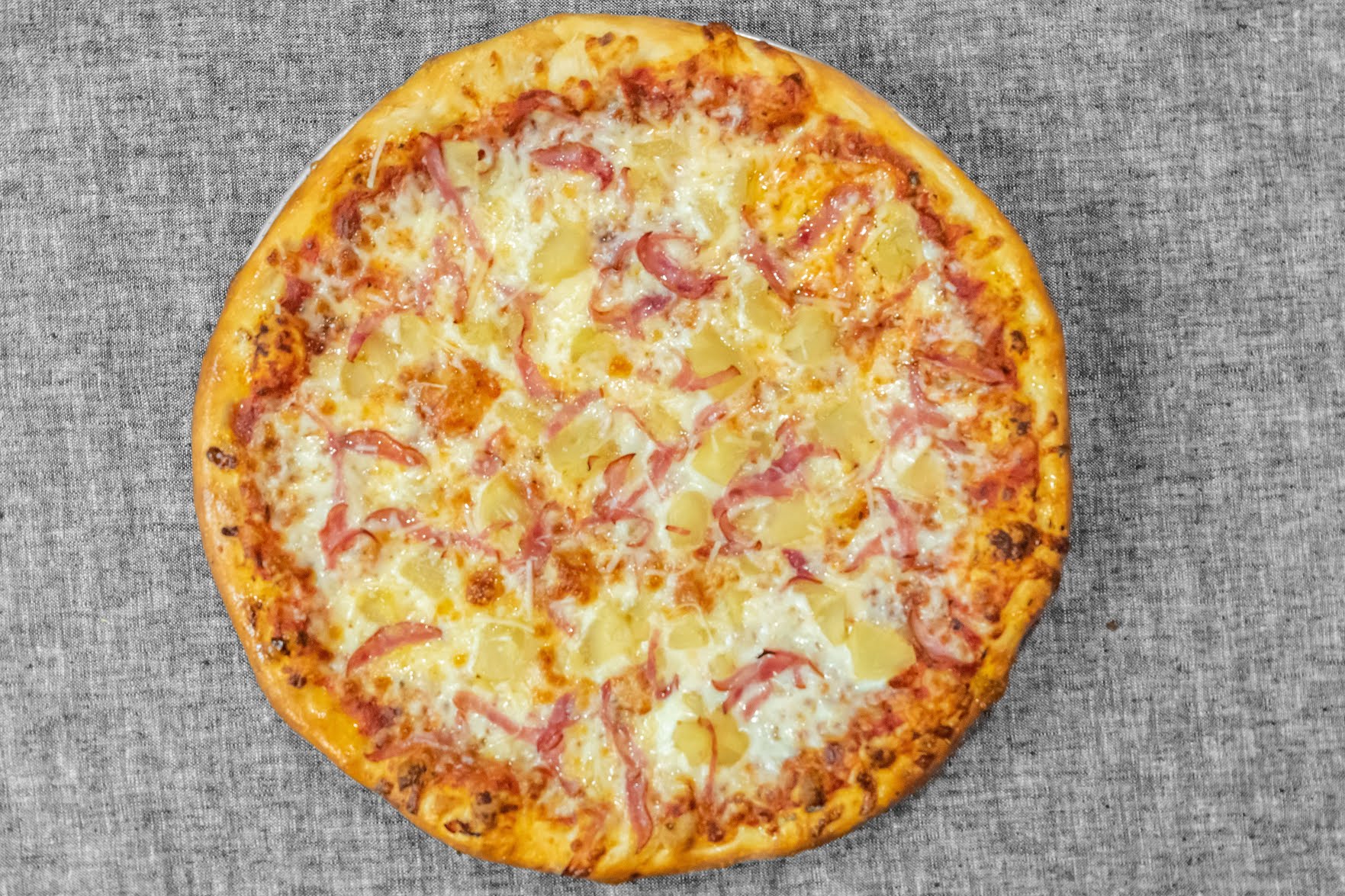 Tommie's Pizza by null