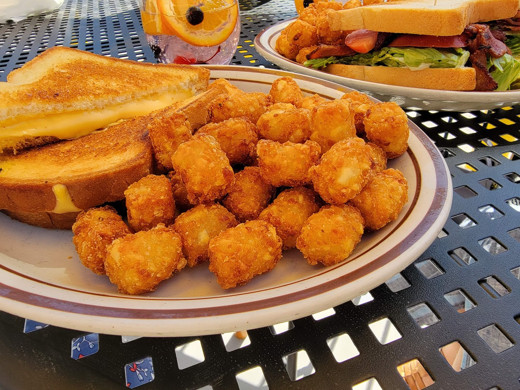 Manning’s Restaurant & Bar by null