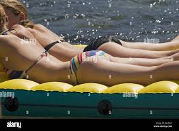 teenagers bath girls|Pamper Gifts for Teens - Girls Pamper Set Includes Soft Spa Headband, Bath  Bomb, Cozy Socks, Peel-Off Girls Face Mask, Girls Hair Scrunchie and a Bag  of Sweet Treats : Amazon.ae: Beauty