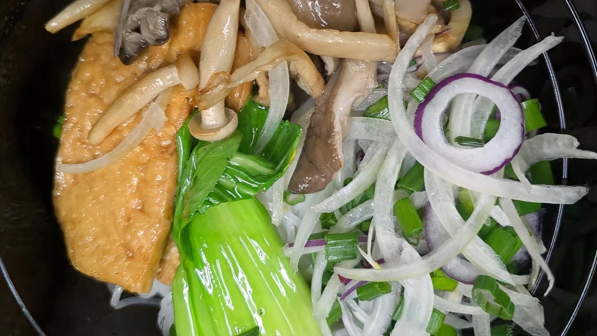 Nissi Bánh mi by null