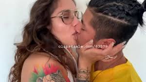 Eaftggaaaa netuao ejsfalcrb jpg x Sexy women kissing