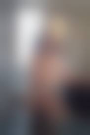 Mir hebe nude girl-3 i|Das Opfer der Rose Eine nackte junge Frau vor einem Opferaltar, auf dem  eine Rose (ihre