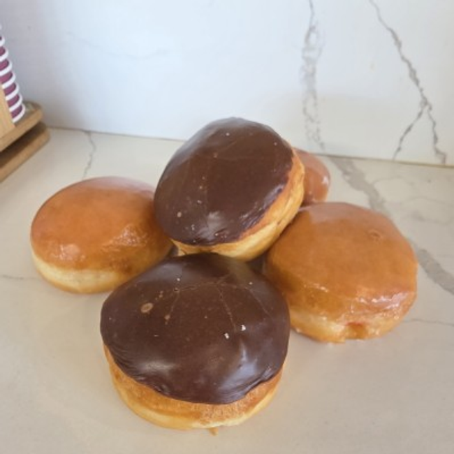 Royal Donuts by null