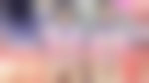 露出陰毛|素人モデルがスカートをたくし上げ、下着から逃げ出す陰毛を見せる - PornPics.com