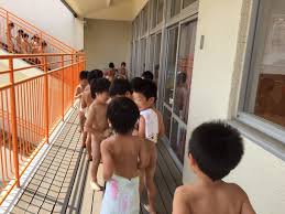 幼稚園児水遊び全裸|17. 風のようちえん、ときどき うぐいす組（岩屋緑地公園）17.6.15: 風の自然学校