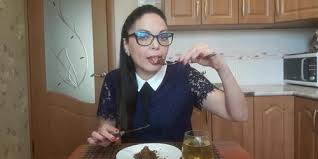 Girls have to eat food off of each other porn jpg x Women who eat