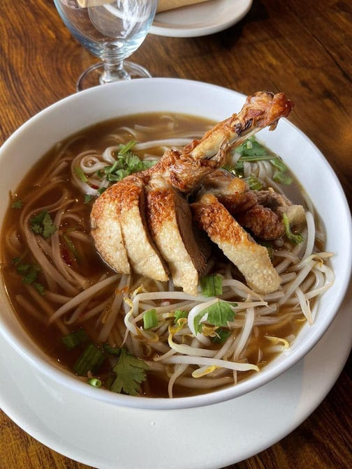 Le Ros Thai Asian Cuisine & Bar by null