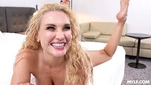 New alluring amateur milf julia robbie leaves her stripper job for career in porn jpg x Julia robbie