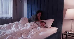 сестра голая спящая ласки|Голая женщина спит в постели — Стоковое фото © GrashAlex #267088492