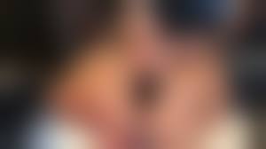 おばあちゃんのアナル|眼鏡をかけたおばあさんが、アナルを舐められる前に、アナルを弄り、アナルを刺激する。 - PornPics.com