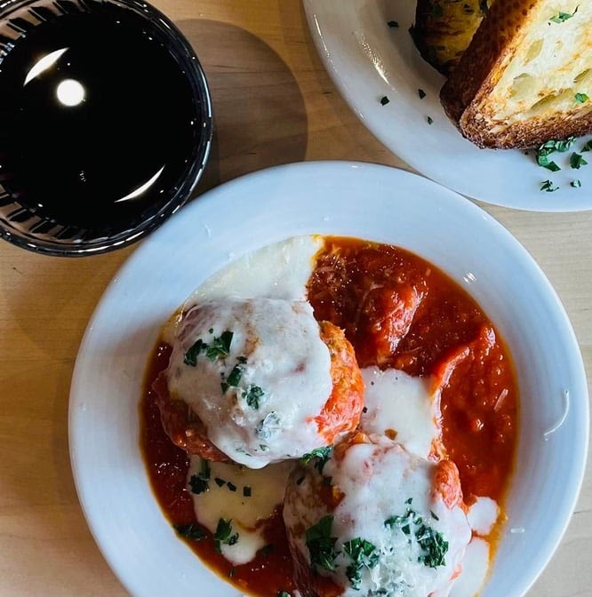 DAMNFiNE pizza by null