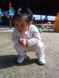 女孩尿 |女孩 尿尿ストック動画、ロイヤリティフリー女孩 尿尿動画 | Depositphotos