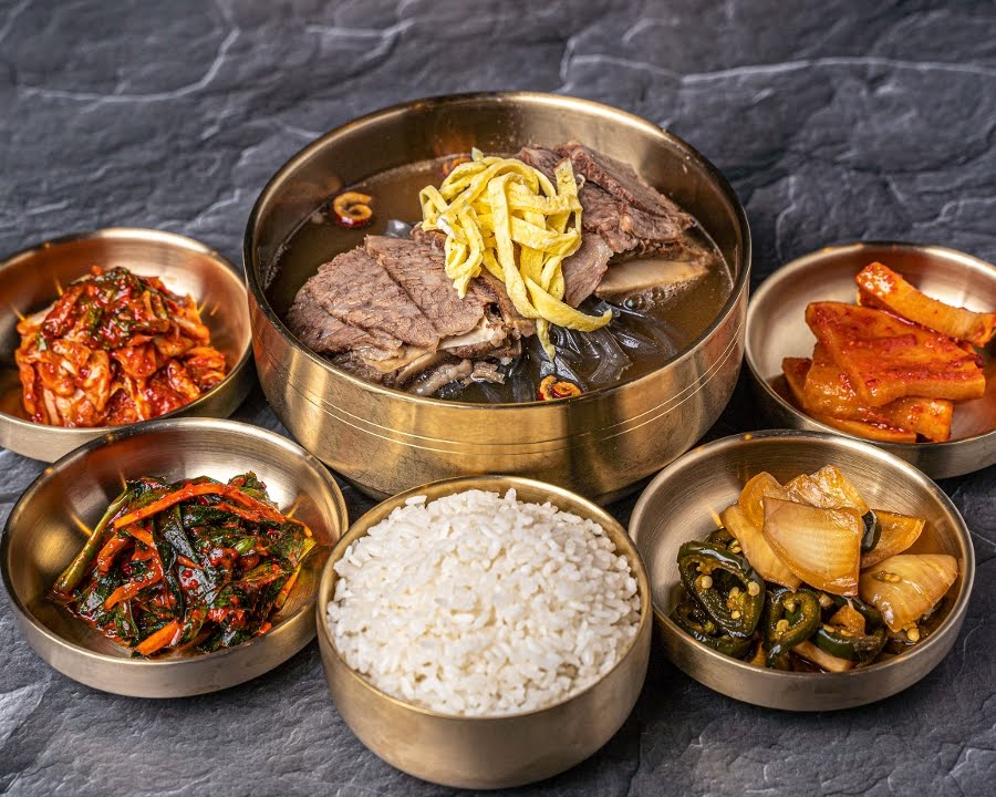 Daeho kalbijjim & beef soup by null