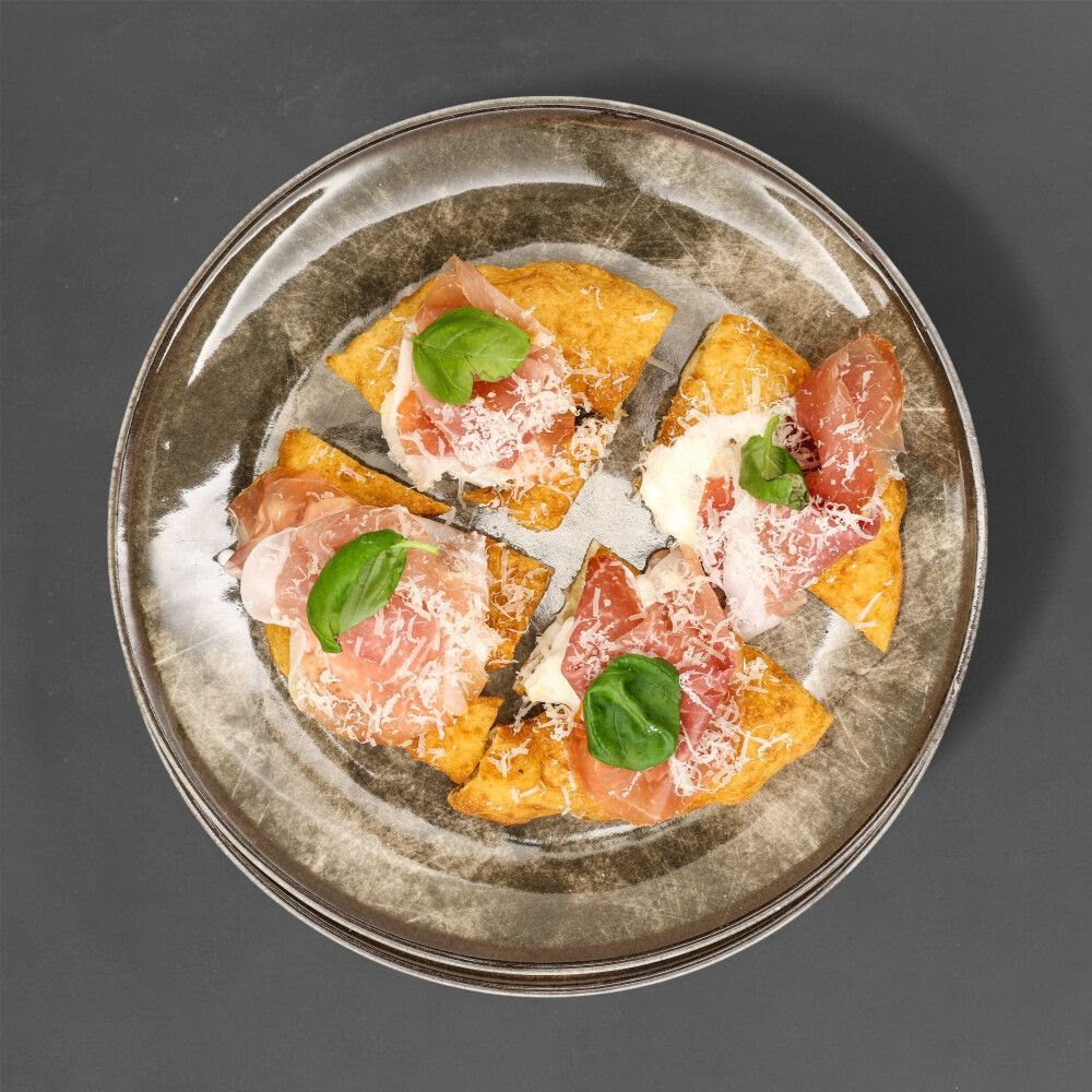 Isabella De Cham Pizza Fritta by null