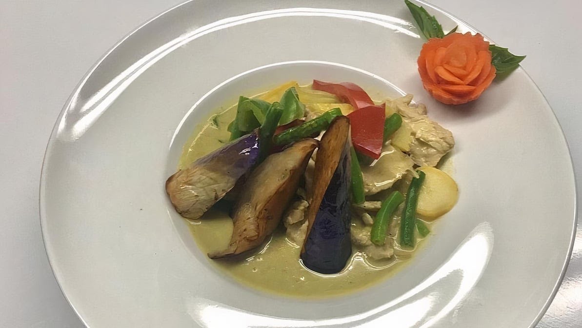 Le Ros Thai Asian Cuisine & Bar by null