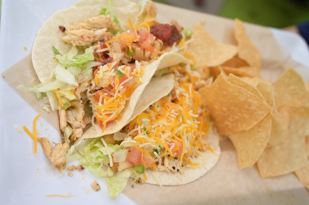 Green Iguana Bar & Grill by null