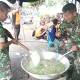 Prajurit TNI Memasak Untuk Warga Korban Banjir - RMOL.CO (Siaran Pers)