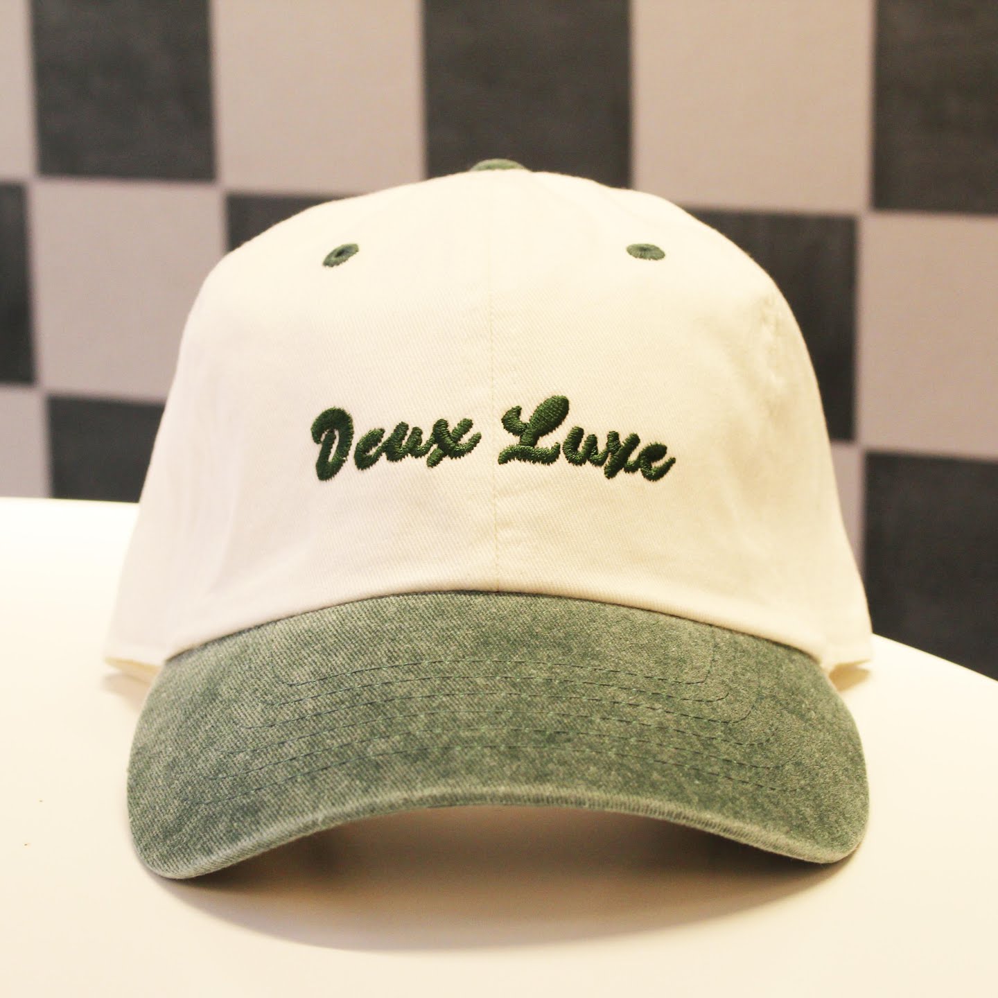 Deux Luxe by null