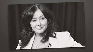 beauty dead girl naked|Amazon.com: Living Dead Girl: 9781416960607: Scott, Elizabeth: Books