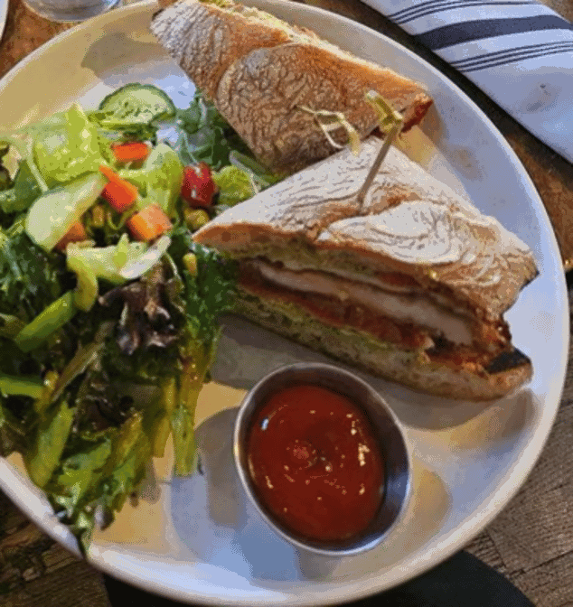 The Half Pint / Ernie's Bar by null