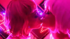 Lesbian kissing search jpg x Lesbian kiss