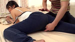 Shaking her big ass in tight jeans jpg x Tight jeans ass