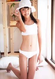 ジュニアアイドル　椎名もも|