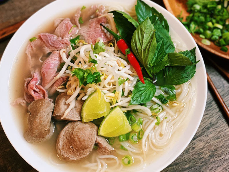Pho Huynh by null