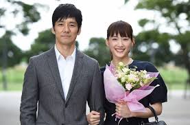 奥様　写真|Amazon.co.jp: 劇場版「奥様は、取り扱い注意」DVD 豪華版 : 綾瀬はるか, 西島秀俊, 鈴木浩介, 岡田健史, 檀れい, 小日向文世,  佐藤東弥: DVD