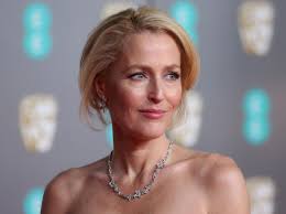 ジリアン・アンダーソン|ジリアン・アンダーソン、ノーブラ主義を宣言。 | Vogue Japan