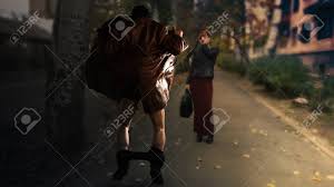 屋外路上露出ＪＫ|彼女の奴隷少女屋外と支配的な女性は露出主義を示していますの写真素材・画像素材 Image 128037395