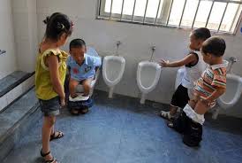 女孩尿 |萌次元》萌娃哈哈秀：霸气甜馨超级囧事，明明尿裤子了还承认【湖南卫视官方频道】 - YouTube