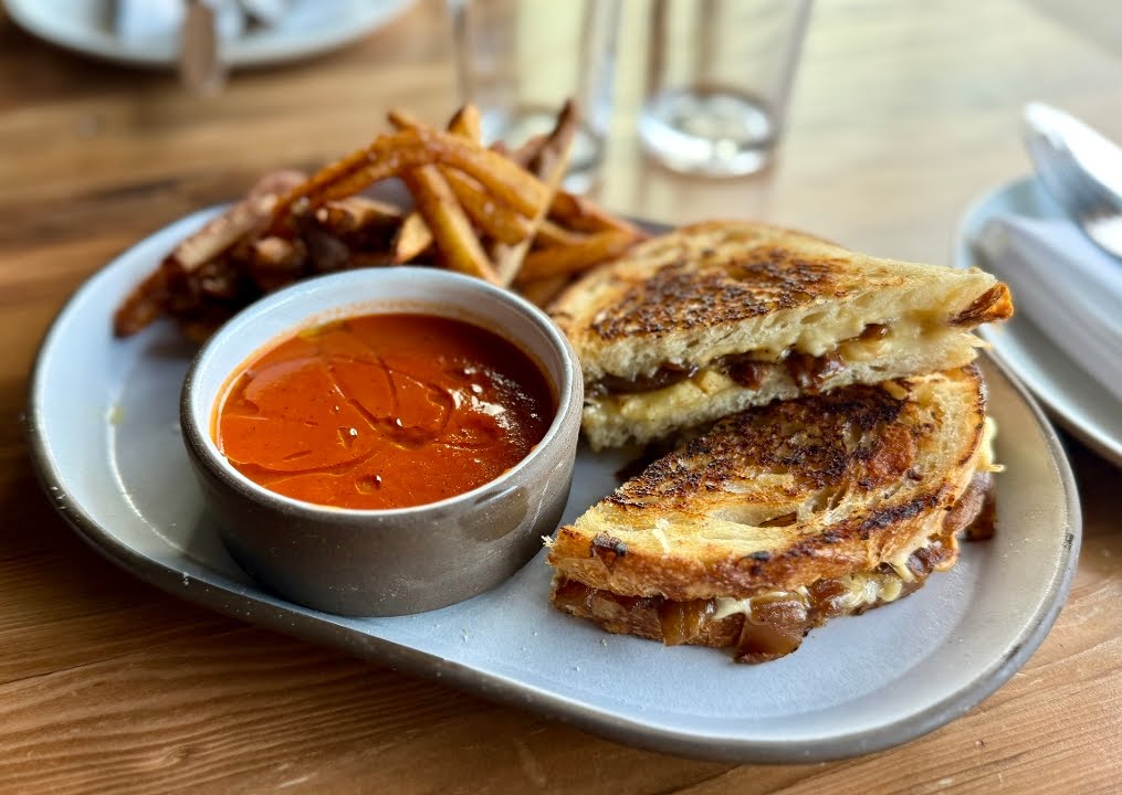 Purple Café and Wine Bar by null