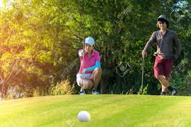 女子ゴルファー　しゃがみ画像|