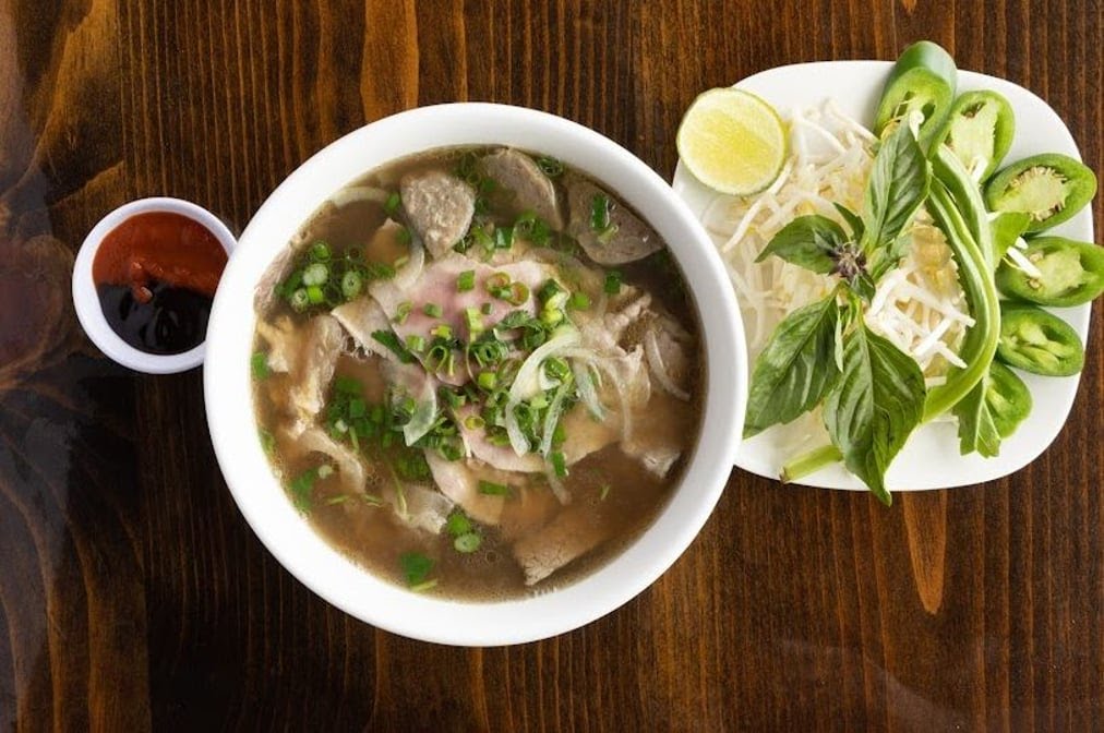 Pho Le Nguyen by null